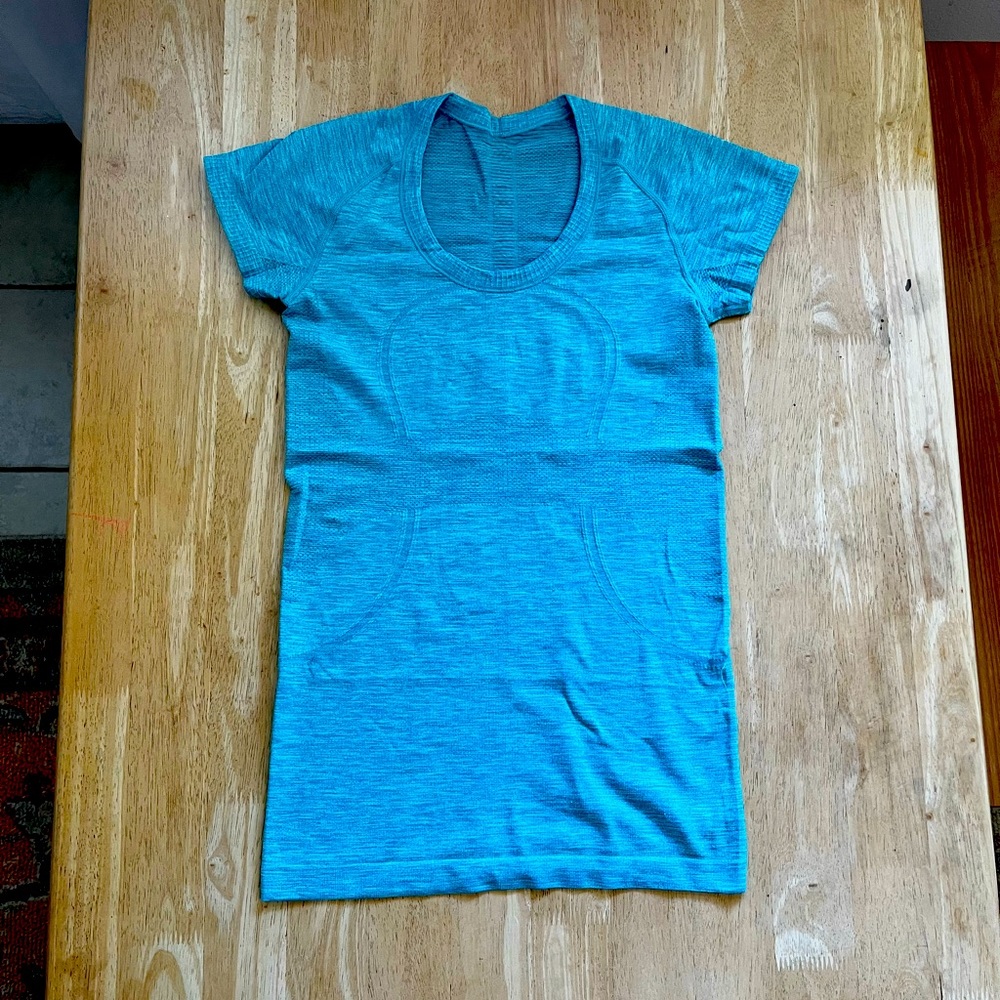 Lululemon swiftly tech shirt. Very good condition. Size 6